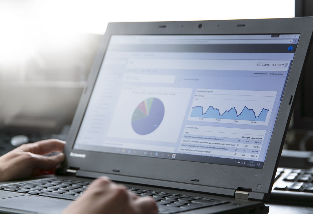 Google Analytics einbinden: Konto erstellen & Tracking Code implementieren